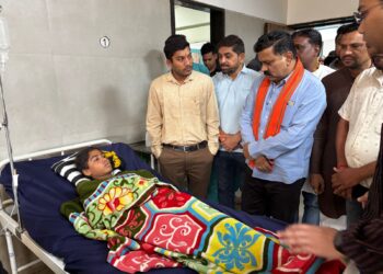 *उपमुख्यमंत्री श्री विजय शर्मा ने अस्पताल पहुँचकर घायलों का हालचाल जाना, बेहतर उपचार के दिए निर्देश*