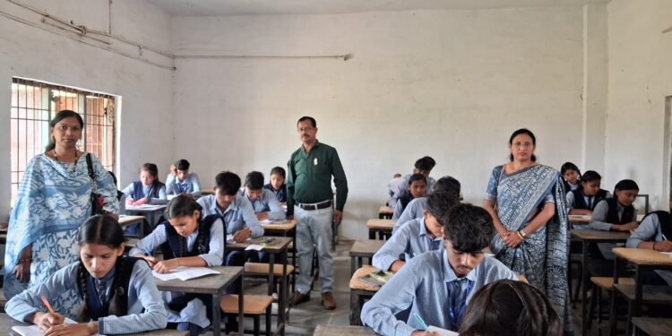 हाई स्कूल एवं प्राथमिक शालाओं की परीक्षाओं का हुआ औचक निरीक्षण