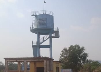 नल जल योजना के नाम लाखों खर्च. फिर भी गाँव प्यासा