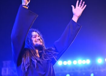 अंतर्राष्ट्रीय भजन गायक श्री हंसराज रघुवंशी की भक्ति संगीत से भक्तिमय हुआ वातावरण