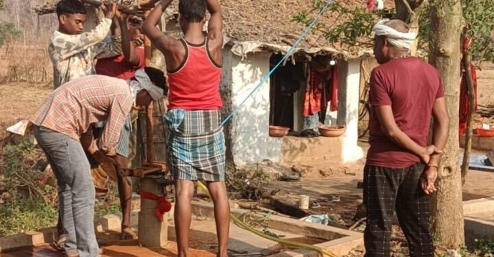 *पेयजल समस्या से मुक्त हुआ सरोदादादर का बैगा पारा*