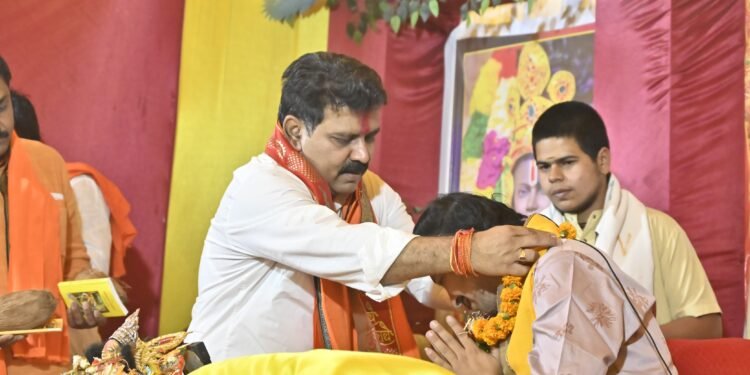 उपमुख्यमंत्री श्री विजय शर्मा श्रीमद्भागवत महापुराण ज्ञान यज्ञ में हुए शामिल*