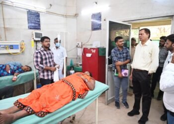 संभागायुक्त श्री राठौर ने कबीरधाम जिले का किया आकस्मिक निरीक्षण