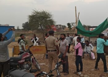 विधायक भावना बोहरा ने खुद हटवाया सडक पर लगने वाले ठेला