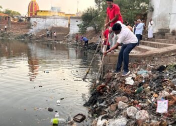 *साप्ताहिक स्वच्छता राधाकृष्णा मंदिर बड़े तालाब में श्रमदान,स्वच्छता अभियान*