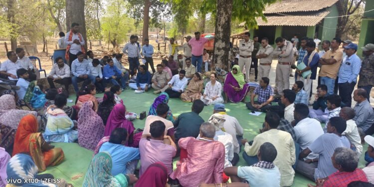 *सुशासन तिहार : सुरही ग्राम में जनसंवाद, अधिकारियों ने सुनीं समस्याएं और दिए समाधान के आश्वासन*