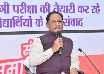 *मुख्यमंत्री श्री साय ने आकांक्षा विद्यालय में नीट जेईई कोचिंग के विद्यार्थियों से किया संवाद*