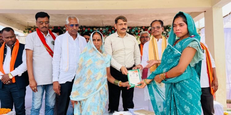 कबीरधाम जिले के सुदूर वनांचल ग्राम चिल्फी और पोलमी से समाधान शिविर का हुआ शुभारंभ