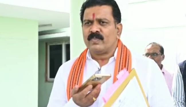 कबीरधाम जिले के तीन विद्यार्थियों ने राज्य स्तरीय प्रवीण्य सूची में बनाई जगह, जिले का नाम किया रोशन