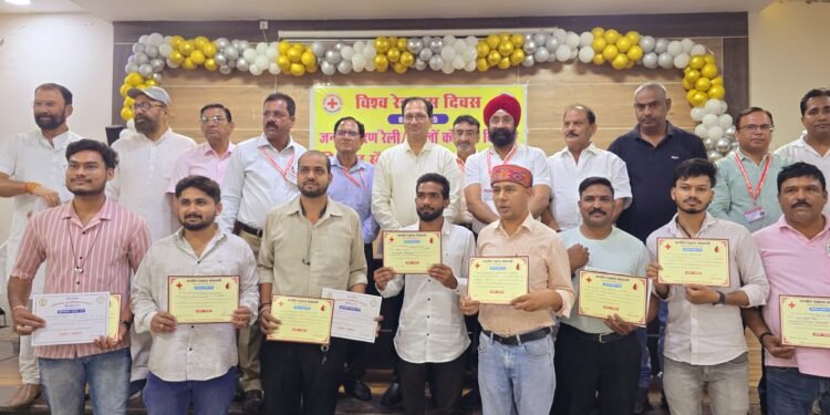 *कलेक्टर की उपस्थित में रक्तदान शिविर का आयोजन*