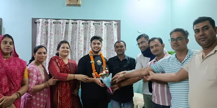 * CBSC पैटर्न बेमेतरा एकेडमिक वल्ड स्कूल से 94/  प्रतिशत के साथ मुंगेली जिला व परिवार का नाम रौशन किया *