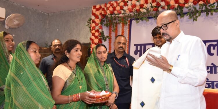 *राज्यपाल डेका ने तीन गांव गोद लिए*