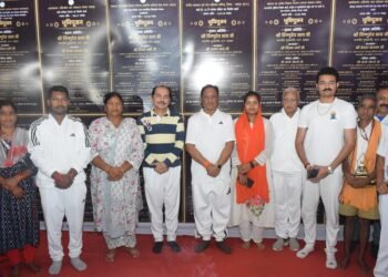 *मुख्यमंत्री श्री विष्णु देव साय ने किया योगाभ्यास: जशपुर के रणजीता स्टेडियम में उत्साहपूर्वक मनाया गया अंतरराष्ट्रीय योग दिवस*