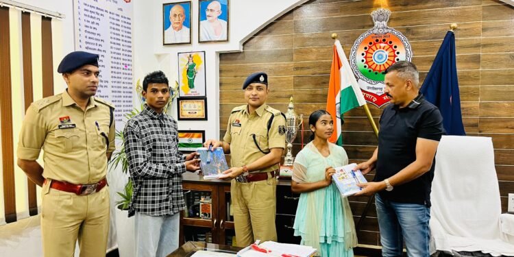 *वनांचल के होनहारों को बेहतर भविष्य की उड़ान – कबीरधाम पुलिस ने 200 से अधिक बच्चों की पढ़ाई का उठाया जिम्मा*