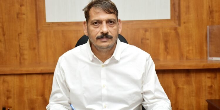 कलेक्टर श्री गोपाल वर्मा ने बाढ़ नियंत्रण व राहत कार्य के लिए जिले में व्यापक तैयारी करने के दिए निर्देश