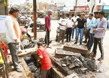 *बरसात से पहले कवर्धा शहर को जलजनित बीमारियों से बचाने कलेक्टर ने चलाया अभियान*
