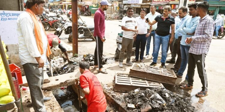 *बरसात से पहले कवर्धा शहर को जलजनित बीमारियों से बचाने कलेक्टर ने चलाया अभियान*