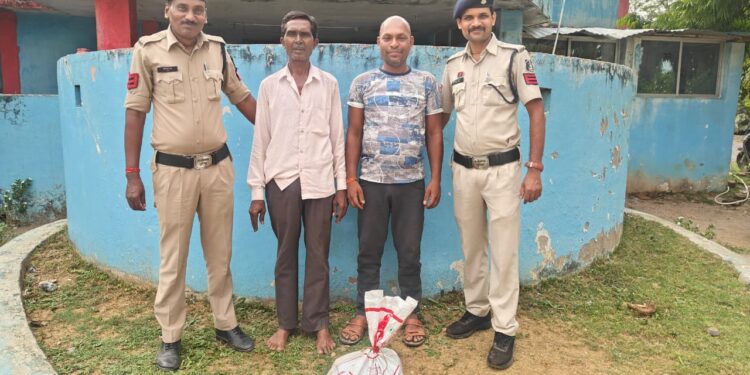 जिले में अवैध मादक पदार्थों के विरुद्ध पुलिस का शिकंजा – पांडातराई थाना ने दो तस्करों को 2.397 किलोग्राम गांजा के साथ किया गिरफ्तार