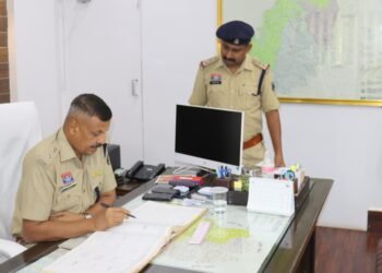 पुलिस अधीक्षक श्री धमेन्द्र सिंह (आईपीएस) ने पुलिस जवानों की समस्याएं सुनकर किया तत्काल निराकरण