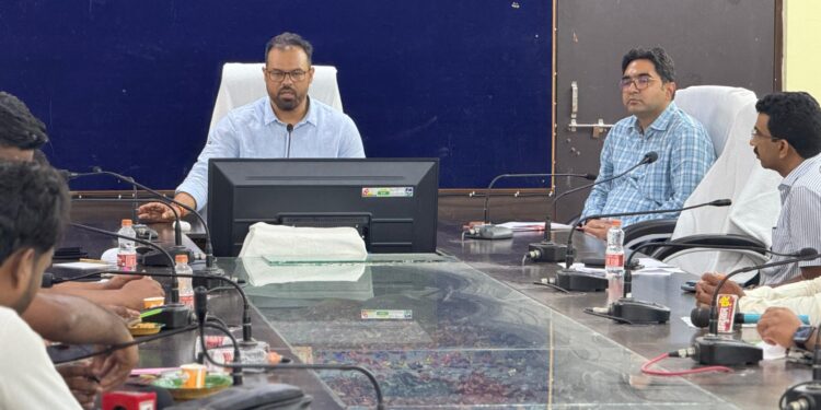 *धरती आबा जनजाति ग्राम उत्कर्ष अभियानरू*  *आदिवासी गांवों में शिविर के माध्यम से मिलेगा 25 योजनाओं का लाभ*