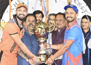 *मुख्यमंत्री ने छत्तीसगढ़ क्रिकेट प्रीमियर लीग की विजेता टीमों को सौंपा विनर्स कप*  *सीसीपीएल के फाइनल में रायपुर राइनोस और राजनांदगांव पैंथर्स टीम संयुक्त विजेता घोषित*