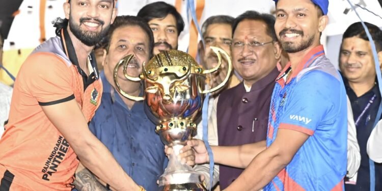 *मुख्यमंत्री ने छत्तीसगढ़ क्रिकेट प्रीमियर लीग की विजेता टीमों को सौंपा विनर्स कप* *सीसीपीएल के फाइनल में रायपुर राइनोस और राजनांदगांव पैंथर्स टीम संयुक्त विजेता घोषित*