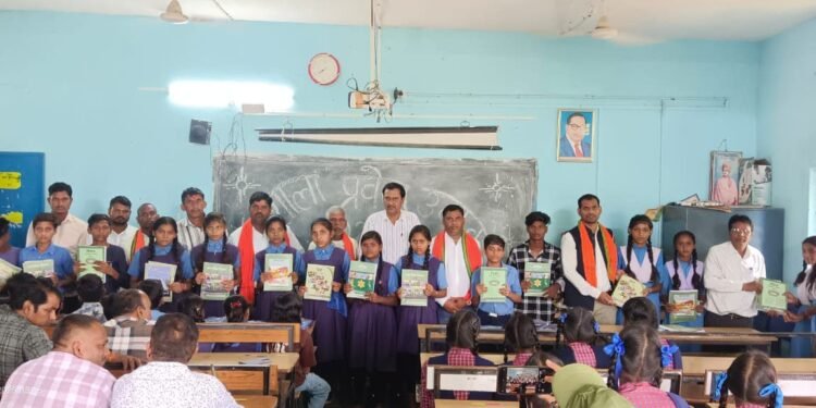 शासकीय उच्चतर माध्यमिक विद्यालय खैरझिटी में नये पुराने शैक्षणिक सत्र की शुरुआत के अवसर पर अत्यंत उल्लास के साथ शाला प्रवेशोत्सव मनाया गया।