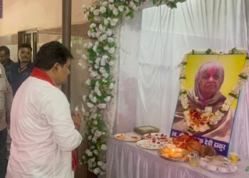 उपमुख्यमंत्री श्री विजय शर्मा ने तेरहवीं कार्यक्रम में दी श्रद्धांजलि, शोक संतप्त परिवार से मिलकर सभी का हाल चाल जाना