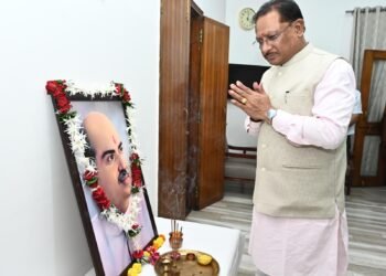 *मुख्यमंत्री श्री विष्णु देव साय ने डॉ. श्यामा प्रसाद मुखर्जी की जयंती पर अर्पित की श्रद्धांजलि*