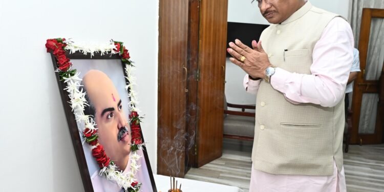 *मुख्यमंत्री श्री विष्णु देव साय ने डॉ. श्यामा प्रसाद मुखर्जी की जयंती पर अर्पित की श्रद्धांजलि*