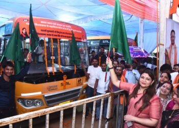 *पंडरिया विधायक भावना बोहरा द्वारा संचालित महाविद्यालयीन छात्राओं हेतु 5 निःशुल्क बसों का मुख्यमंत्री विष्णु देव साय जी और विधानसभा अध्यक्ष डॉ.रमन सिंह जी ने किया वर्चुअल लोकार्पण एवं करोड़ों के विकास कार्यों की दी सौगात*