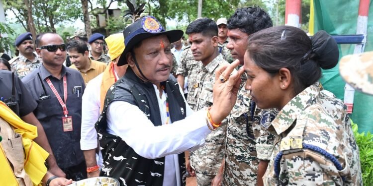 *बस्तर में फैल रहा है अब विकास का उजियारा*