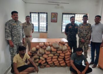 *ट्रक के गुप्त चैंबर से 120 किलो गांजा बरामद – कबीरधाम पुलिस की बड़ी सफलता, नशे के सौदागरों को करारा झटका*