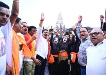 *हर-हर महादेव के उद्घोष और बोल बम की जयघोष से गूंजा कवर्धा, भव्यता के साथ निकली भोरमदेव पदयात्रा*