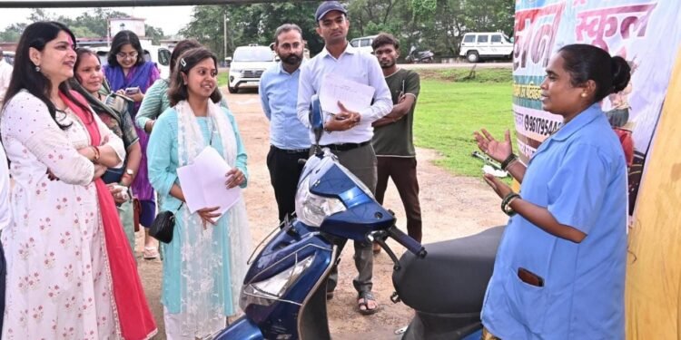*”स्कूटी दीदी” बनीं आत्मनिर्भर भारत की प्रतीक – मुख्यमंत्री विष्णु देव साय ने सराहा एनु का जज़्बा*