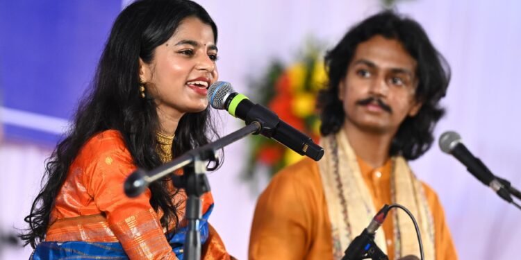 *छत्तीसगढ़ विधानसभा परिसर लोक गायिका सुश्री मैथिली ठाकुर के सुमधुर भजनों से हुआ राममय*