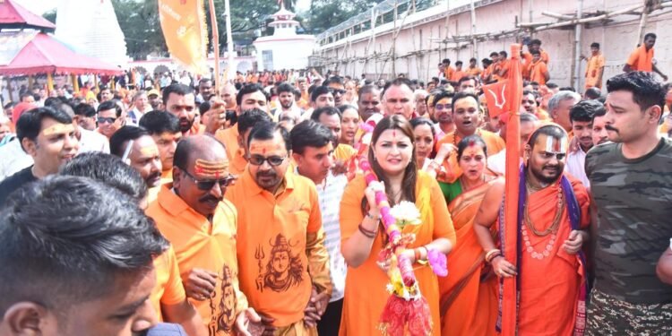 *हांथ में कांवड़, मन में छत्तीसगढ़ की सुख-शांति और समृद्धि की भावना के साथ पंडरिया विधायक ने अमरकंटक से भोरमदेव मंदिर तक 151 किलोमीटर पदयात्रा के लिए किया प्रस्थान*