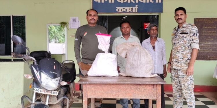 अवैध रूप से बेचने के लिए जमा शराब की बड़ी खेप जब्त, दो आरोपी गिरफ्तार