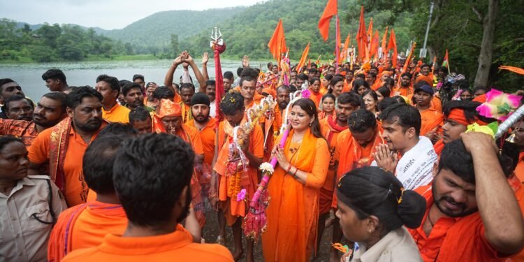 *शिव भक्ति में लीन आस्था और विश्वास की 151 किलोमीटर कांवड़ यात्रा हुई पूरी, पंडरिया विधायक भावना बोहरा एवं कांवड़ यात्रियों ने भोरमदेव मंदिर में किया भोलेनाथ का जलाभिषेक, भगवामय हुआ जिला कबीरधाम*मेंटेनर