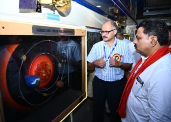 कलेक्टर गोपाल वर्मा ने ई-ऑफिस अंतर्गत कार्य का किया शुभारंभ