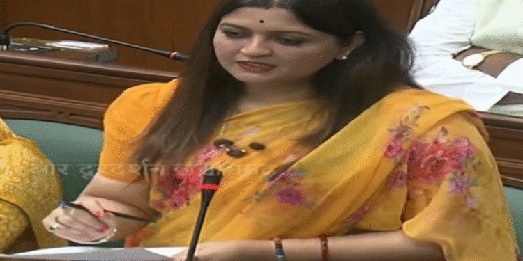 *पंडरिया विधायक भावना बोहरा ने विधानसभा में डायल 112 आपातकालीन सेवा के टेंडर प्रक्रिया, महिला उत्पीड़न एवं शिशुओं के वैक्सीन भण्डारण के संबंध में पूछा प्रश्न?*