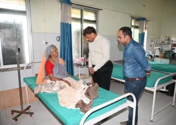 *कलेक्टर ने सहसपुर लोहारा सीएचसी का किया निरीक्षण, व्यवस्थाओं को बेहतर बनाने के दिए निर्देश*