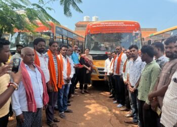 *छात्राओं के लिए नई उम्मीद और परिजनों के आंखों में बेटियों के उज्ज्वल भविष्य के सपने लेकर गांव-गांव पहुंची पंडरिया विधायक भावना बोहरा द्वारा संचालित निःशुल्क बस सेवा, छात्राओं,परिजनों और ग्रामीणों ने किया भव्य स्वागत*