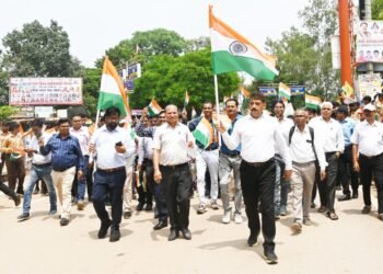 हर घर तिरंगा अभियान : तिरंगे के रंग में रंगा कवर्धा शहर, कलेक्टर सहित अधिकारियों ने जगाया देशभक्ति का जज़्बा