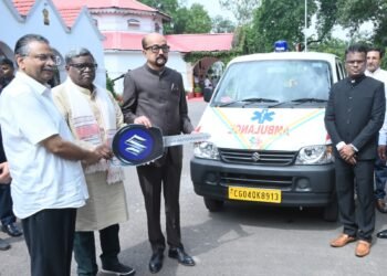 *राज्यपाल डेका ने वनवासी विकास समिति को सौंपी एम्बुलेंस की चाबी*