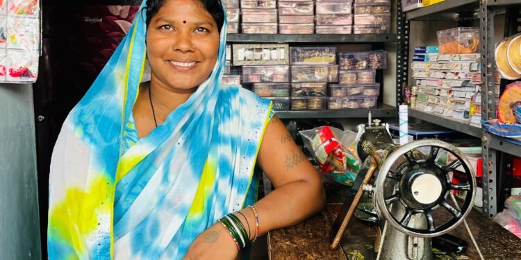 महतारी वंदन योजना से सरोज बनी आत्मनिर्भर, इस वर्ष तीज का पर्व बना खास