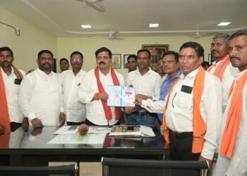 कवर्धा प्रवास: उपमुख्यमंत्री विजय शर्मा ने सुनी ग्रामीणों की समस्याएं, धिकुड़िया को राजस्व ग्राम बनाने की मांग की  उपमुख्यमंत्री ने ग्रामीणों से की मुलाकात, धिकुड़िया को पृथक राजस्व ग्राम बनाने पर आवश्यक दिशा निर्देश