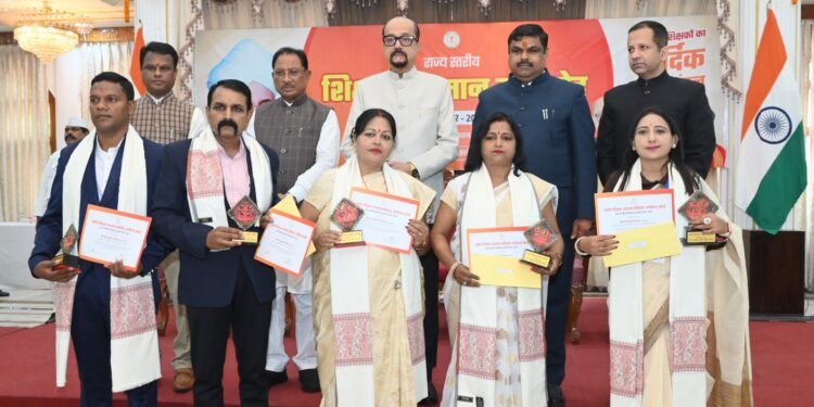 *शिक्षक अपने विद्यार्थियों के लिए रोल मॉडल होता है: राज्यपाल रमेन डेका*  *शिक्षा के बिना जीवन अधूरा: मुख्यमंत्री विष्णु देव साय*