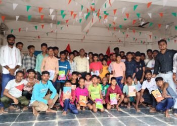 शिक्षक दिवस के उपलक्ष्य में अखिल भारतीय विद्यार्थी परिषद इकाई द्वारा पोस्ट मैट्रिक छात्रावास पांडातराई में गरिमामयी कार्यक्रम का आयोजन किया गया। कार्यक्रम का शुभारंभ दीप प्रज्वलन एवं सरस्वती वंदना से हुआ।