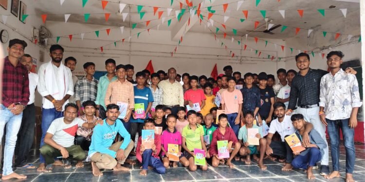 शिक्षक दिवस के उपलक्ष्य में अखिल भारतीय विद्यार्थी परिषद इकाई द्वारा पोस्ट मैट्रिक छात्रावास पांडातराई में गरिमामयी कार्यक्रम का आयोजन किया गया। कार्यक्रम का शुभारंभ दीप प्रज्वलन एवं सरस्वती वंदना से हुआ।